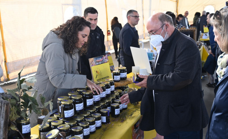 Más de 1.500 personas disfrutaron de la Feira do Mel de Oleiros