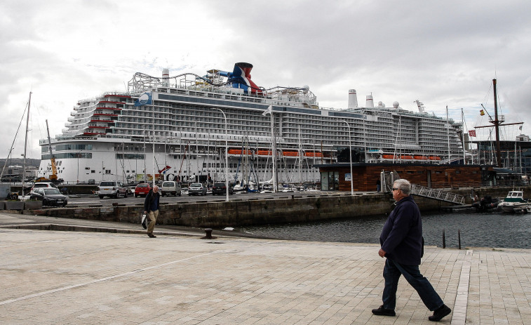 Montaña rusa, parque acuático y minigolf, así es por dentro el crucero 'Carnival Celebration' que visita A Coruña