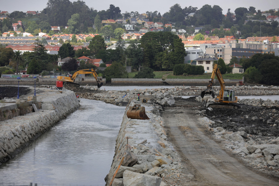 Setenta y ocho mariscadores de O Burgo reciben los primeros 1,7 millones de compensación por las obras en la ría