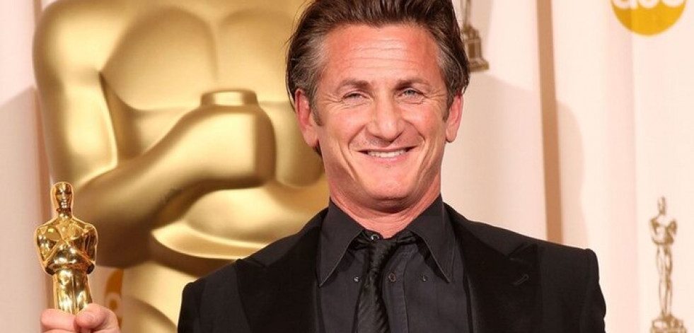 Sean Penn o Helena Bonham Carter posan desnudos para denunciar la sobrepesca en la UE