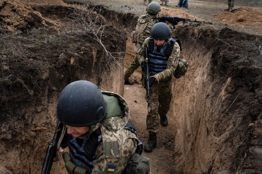 Rusia comienza a retirarse desde Jerson y Ucrania sigue atacando