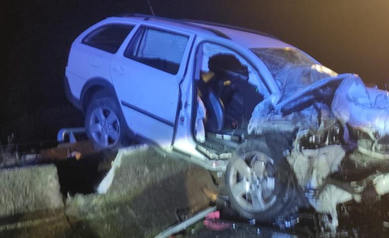 Tres heridos graves en un choque frontal entre dos vehículos en la AP-9, en Begondo