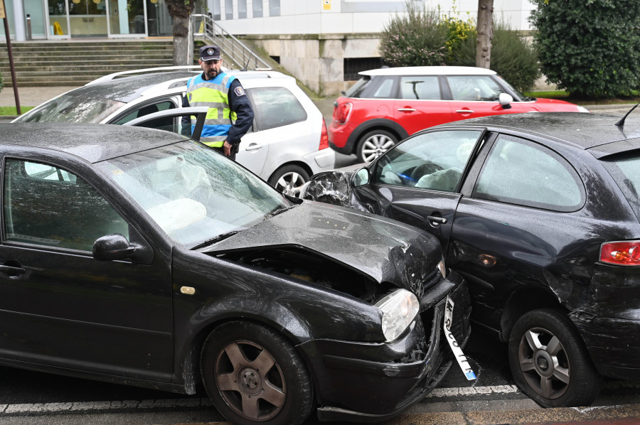 Un accidente múltiple corta la avenida del Puerto durante casi una hora