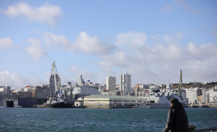 El puerto de A Coruña recibe el último crucero de noviembre acompañado de tres buques de guerra holandeses