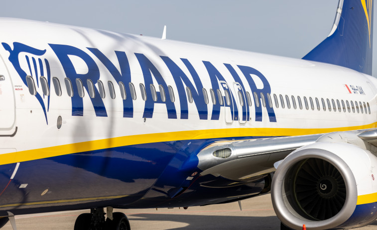 Consumo multa con 150 millones a 4 aerolineas de bajo coste por cobrar el equipaje de mano