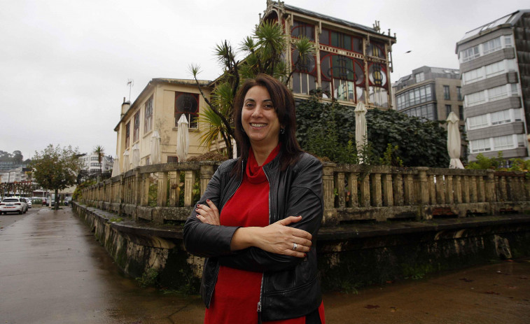 El voto de calidad de la alcaldesa permite aprobar la concesión de la piscina de Sada