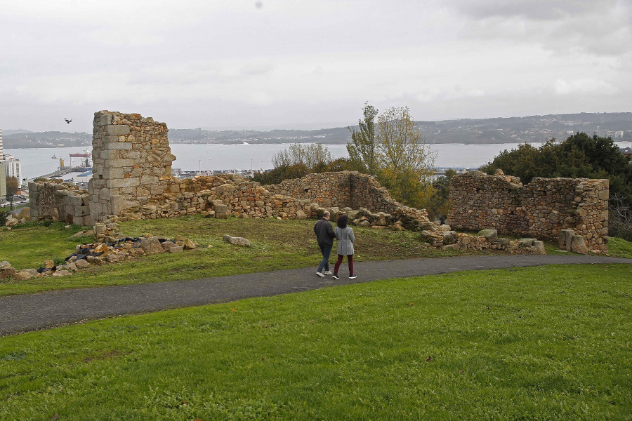 Piden frenar el deterioro que sufre el castillo de Eirís, su restauración y puesta en valor