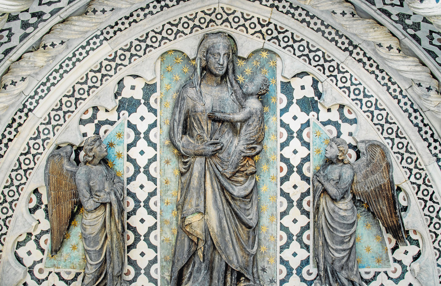 Las esculturas blancas del Duomo de Florencia “mudaron” de color