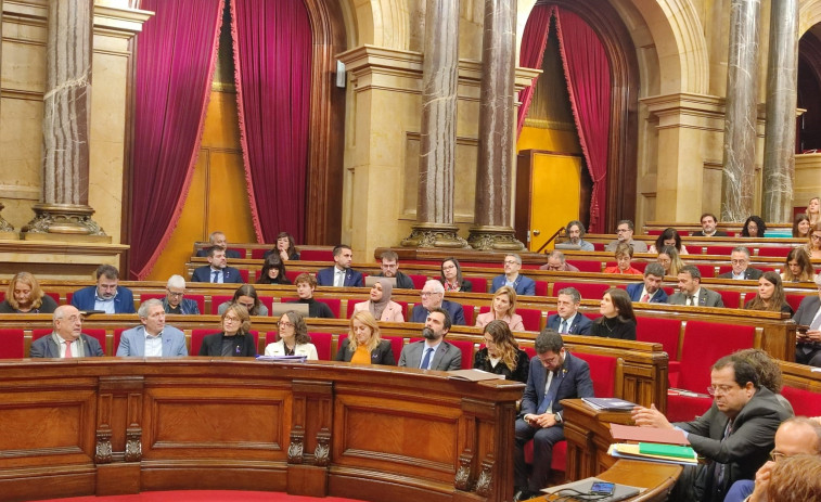 Torrent y la Mesa del Parlament, absueltos de desobediencia al Constitucional