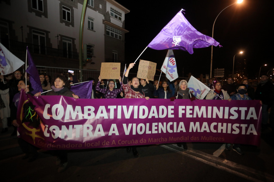 A Coruña se vistió de morado y llenó las calles para reivindicar un mundo de igualdad