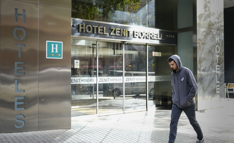 Un hombre fallece en el incendio de un hotel del centro de Barcelona