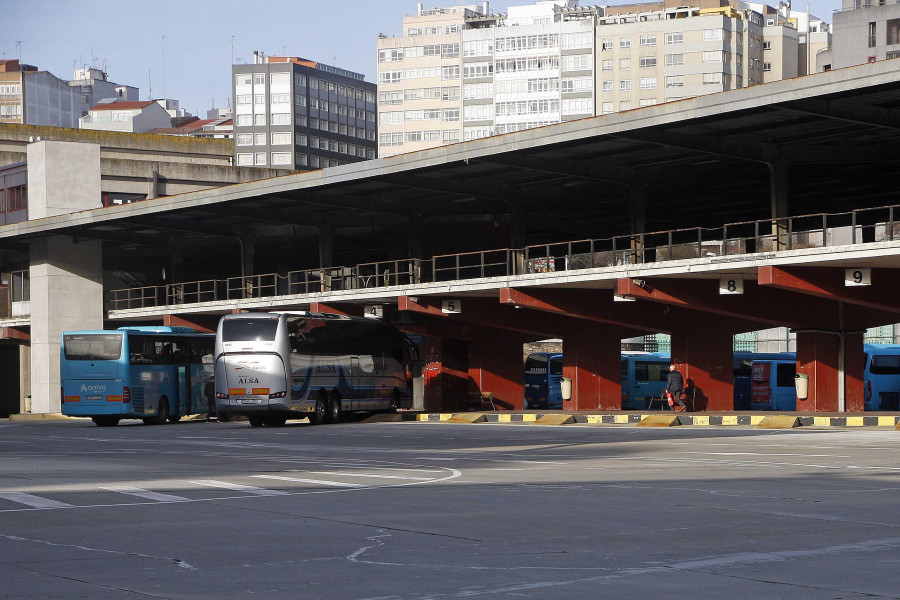 La Xunta pide al Gobierno que mantenga los descuentos en los billetes de autobús en 2023