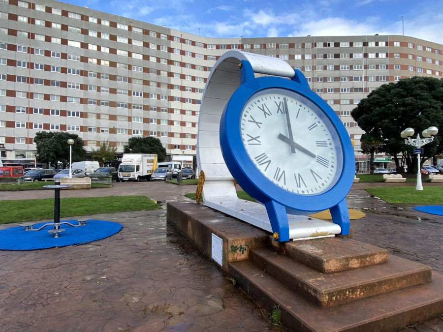 El Ayuntamiento comienza la cuenta atrás para la  reforma del reloj de As Lagoas