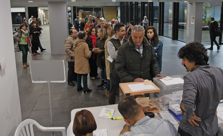 El 15% de los 923.330 coruñeses con derecho a votar en las locales de 2023 lo hará en colegios del área