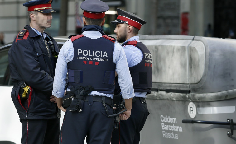 Encuentran un torso en un una maleta dentro de un contenedor del centro de Barcelona