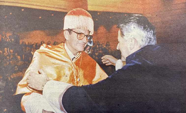 Hace 25 años: Adolfo Suárez, honoris causa por la UDC y el Puerto aconseja una alternativa al muelle petrolero