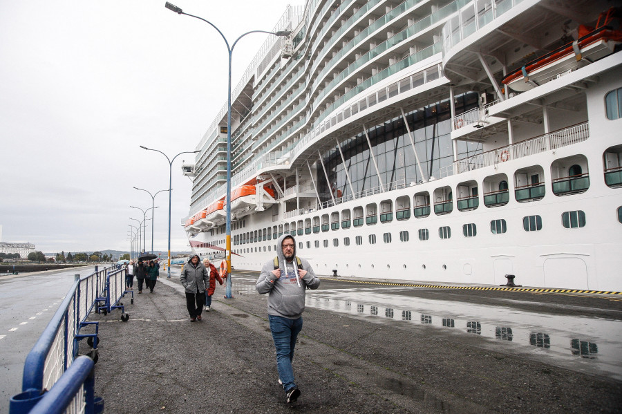 El sexto crucero más grande del mundo atraca en A Coruña
