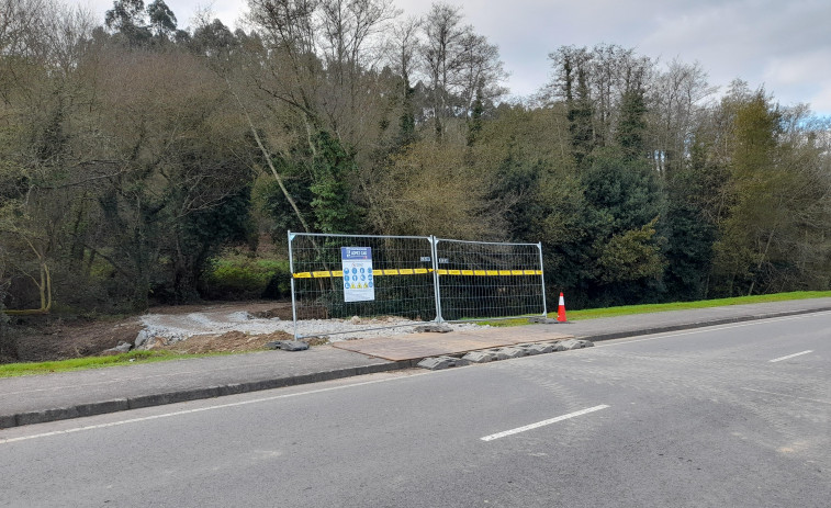 La senda peatonal de Iñás a Nos serpentea ya a lo largo de cuatro kilómetros al borde del río de San Pedro