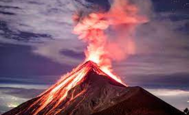 Entra en erupción el volcán de Fuego, en Guatemala