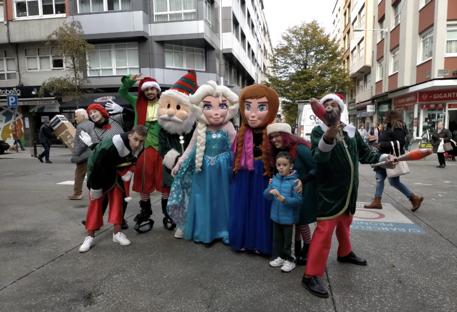 Agra do Orzán se convirtió en la primera parada del pasacalles navideño en los barrios coruñeses