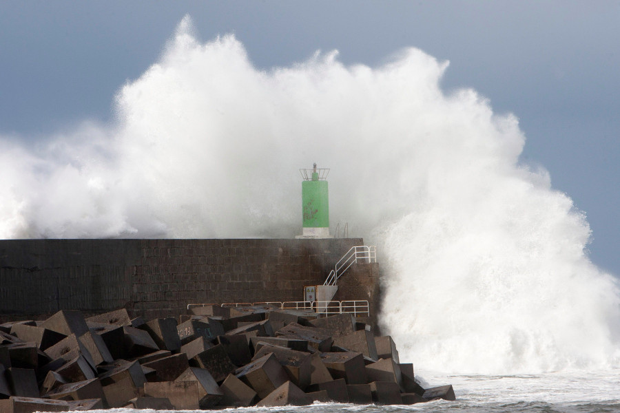 El temporal deja en zonas de Galicia 60 litros de lluvia por metro cuadrado y vientos de más de 120 km/h