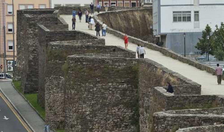 Muere un hombre al caer desde la Muralla de Lugo
