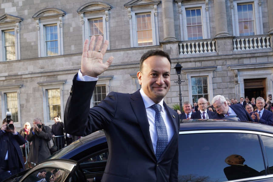 Los dos grandes partidos de Irlanda efectúan un relevo de Gobierno inédito