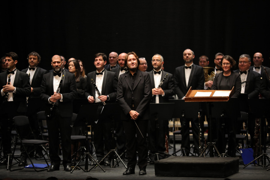 La Banda Municipal puso música a la Navidad junto al coro Cantabile