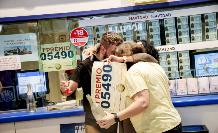 El Primer Premio cae muy repartido por toda España  y recupera los abrazos