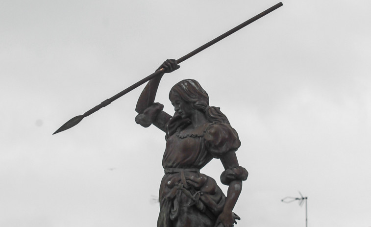La estatua de María Pita recupera su lanza