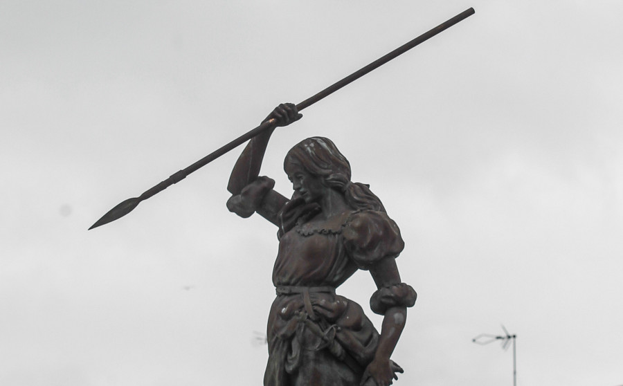 La estatua de María Pita recupera su lanza