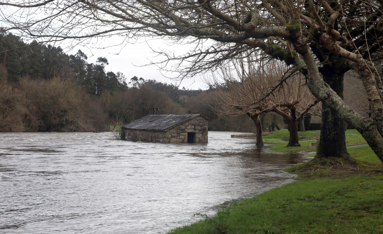 El 112 avisa de riesgo de desbordamiento de siete ríos en Galicia