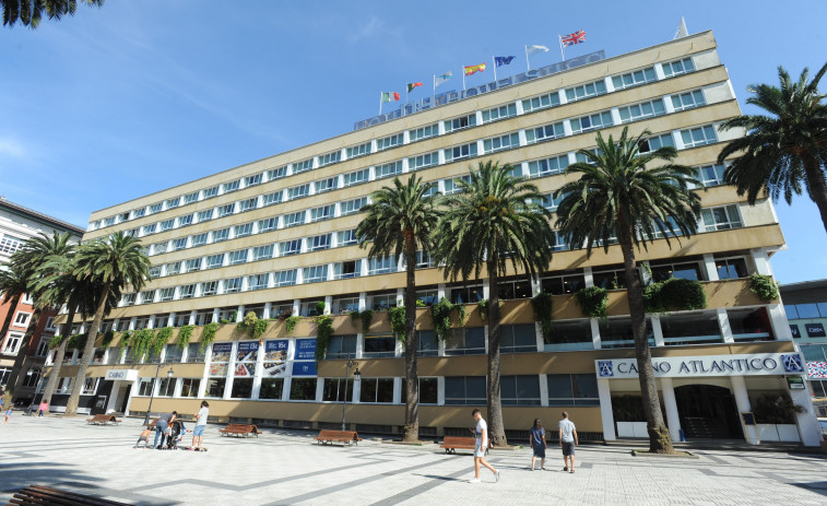 Sin daños personales en una explosión que deja sin luz un hotel en A Coruña