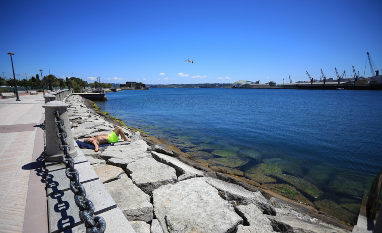 Fallece una persona tras caer al mar en la zona del Náutico en A Coruña