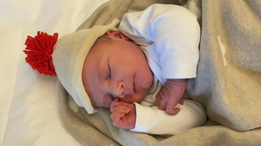 Fabio, el primer coruñés del nuevo año, vino al mundo a las 02.46