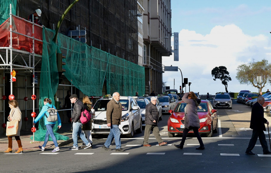 Los taxistas de A Coruña piden reubicar las paradas de la plaza de Pontevedra y plaza de España