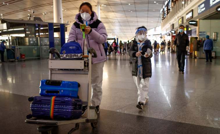 Los países de la UE apuestan por pedir pruebas covid a viajeros de China