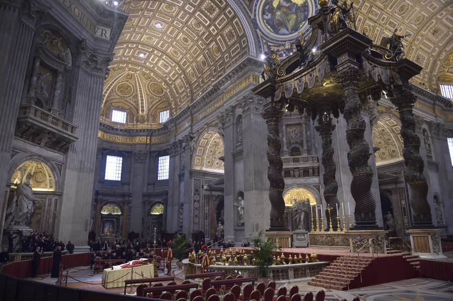 El pontífice emérito tendrá un funeral papal con “adaptaciones”