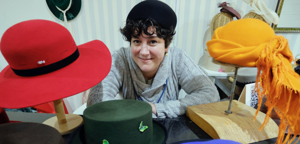 Julia Vilariño, la artesana de Pontedeume que hace sombreros a medida
