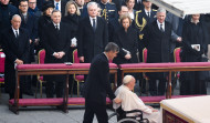 La reina emérita Sofía, de luto y en primera fila en funeral de Benedicto XVI