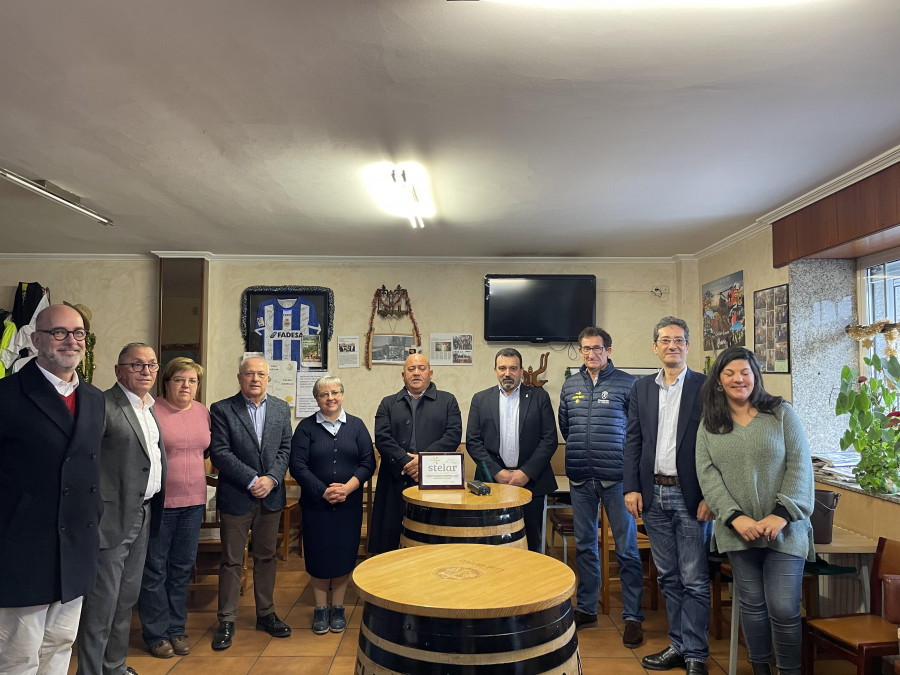 El bar Casa Avelina de Carral recibe un premio por la hospitalidad que dispensa al peregrino