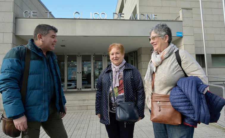 La asociación vecinal de Monelos se escribe con eme de mujer