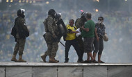 Suben a 300 los bolsonaristas detenidos por el intento de golpe de Estado en Brasil