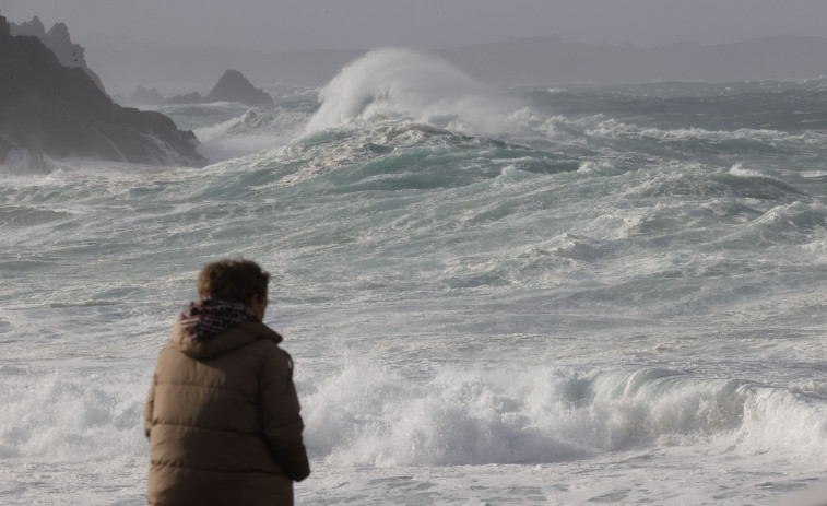 Toda la costa gallega se mantiene este lunes en aviso naranja por temporal