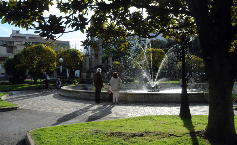 El Ayuntamiento señaliza una ruta histórica y botánica en los jardines de Méndez Núñez