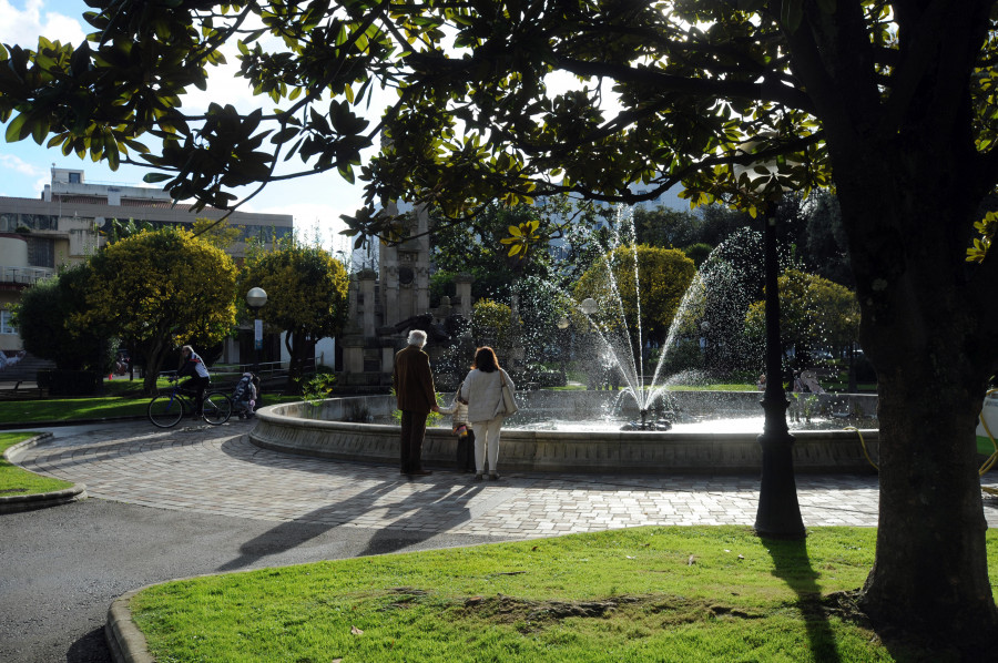 El Ayuntamiento señaliza una ruta histórica y botánica en los jardines de Méndez Núñez