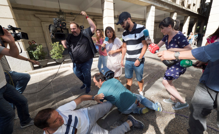 Condenan a 3 años de prisión al director de una web por difundir datos de la víctima de la Manada de San Fermín