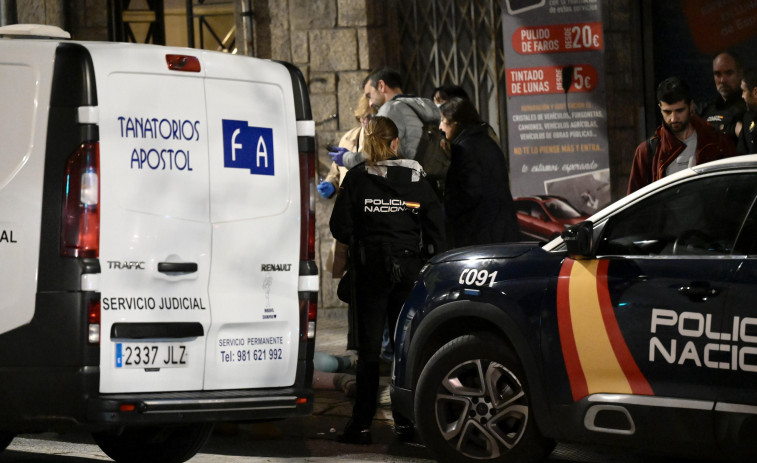 Fallece una joven de 27 años tras precipitarse desde la ventana de un piso de la ronda de Outeiro