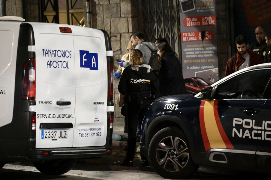 Fallece una joven de 27 años tras precipitarse desde la ventana de un piso de la ronda de Outeiro