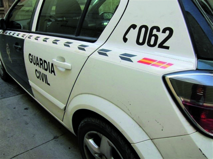 Detenido un hombre en Cabanas que circulaba por la AP-9 con 410 gramos de hachís, cocaína y un puño americano
